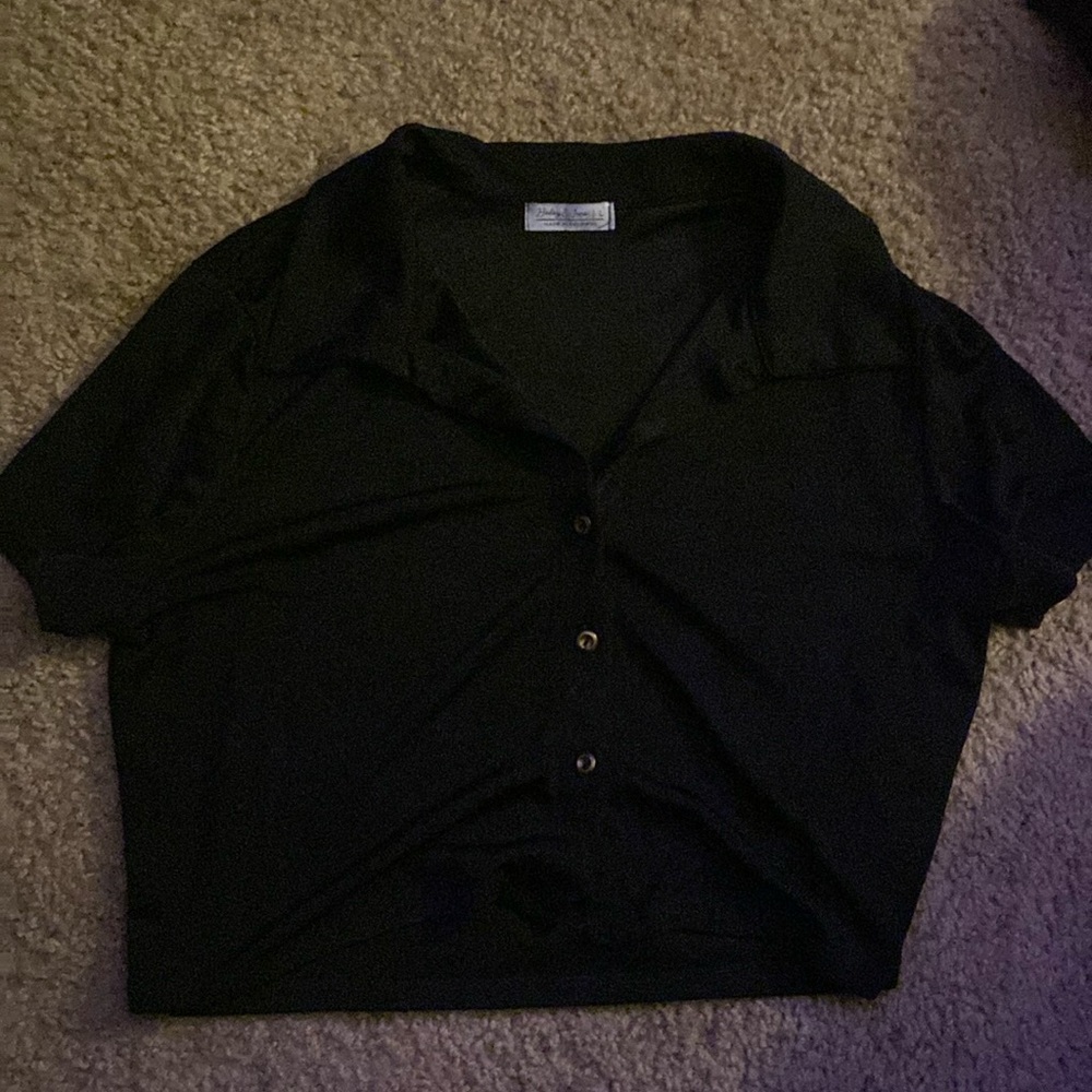 Four button with collared crop top